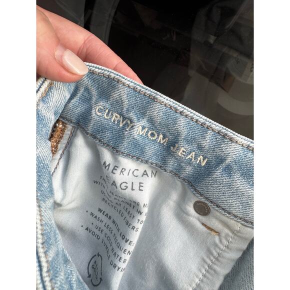 American Eagle Curvy Mom Jeans Light Wash Size 10 Tapered Leg - Picture 6 of 10
